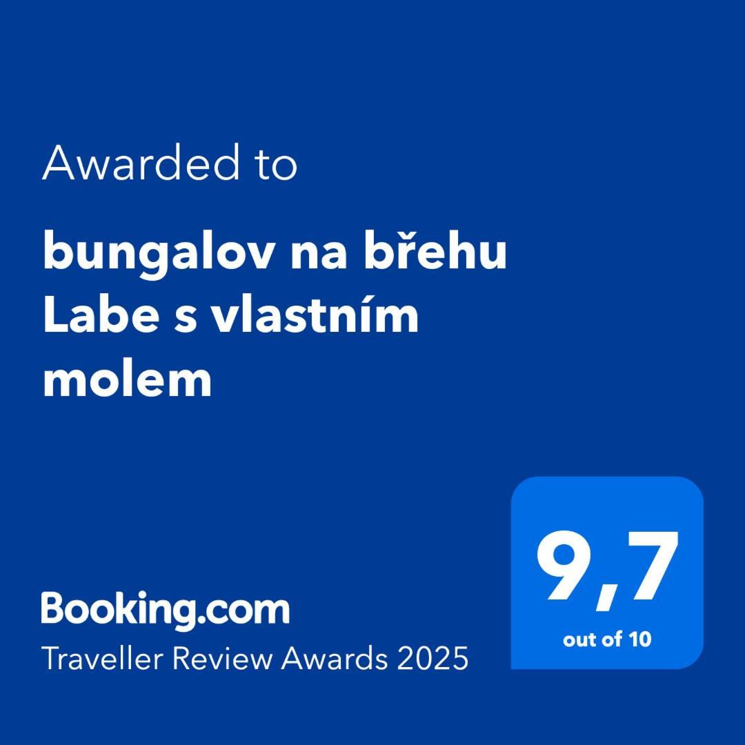Bungalov Na Brehu Labe S Vlastnim Molem 帕尔杜比采 外观 照片